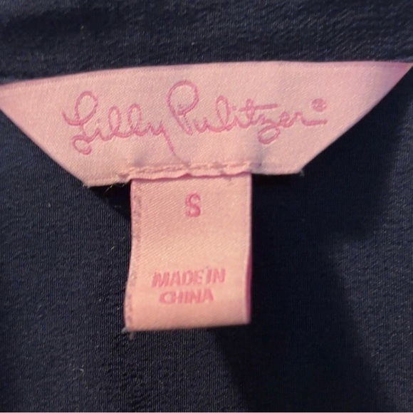 Lilly Pulitzer Top Navy Silk Button Down Shirt Blouse Size Small P2P 19” - Picture 4 of 5